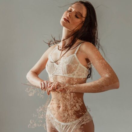 Бра Aura milk